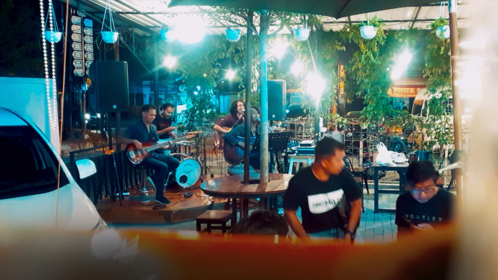 Jasmine Performs 'Jalan Sunyi'